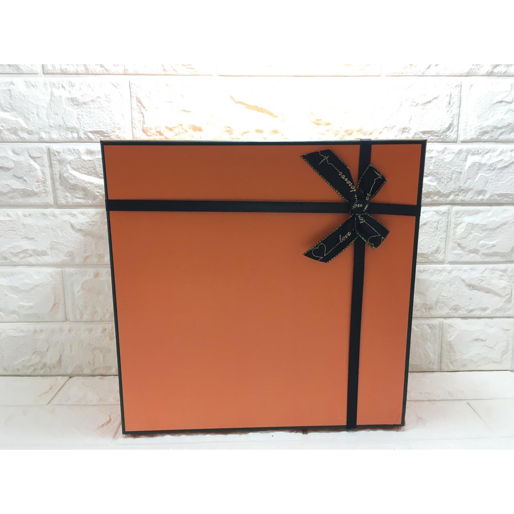 

DEFECT- Kotak Kado Orange Dengan Pita Hitam Cantik/ Hardbox/Hampers/ Gift Box Hampers