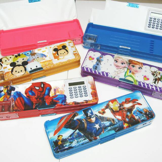 

Tempat Pensil Kalkulator magnet 2 sisi bermotif cowok cewek