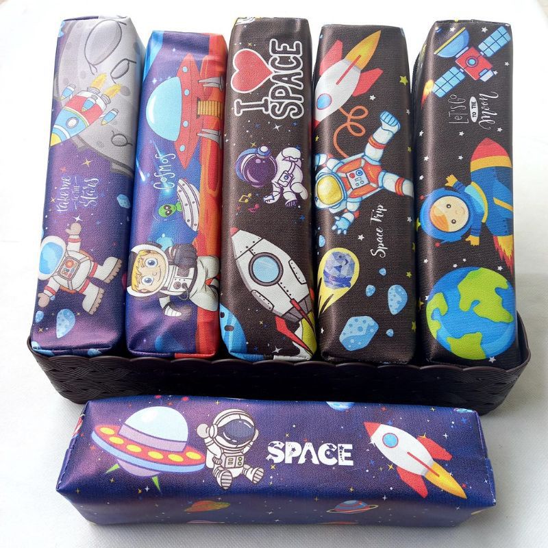

Kotak Pensil Karakter Astronot Kotak Pensil Ziper