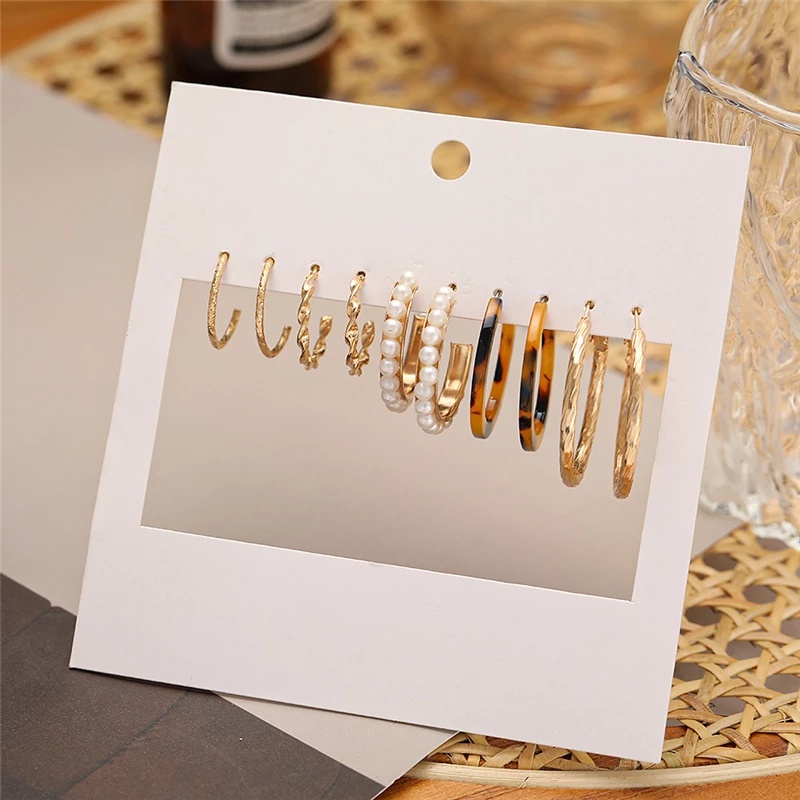 YEEZII 12 Pcs / Set Anting Stud Bentuk Kupu-Kupu Hati Aksen Mutiara Bahan Resin Gaya Korea Untuk Wanita