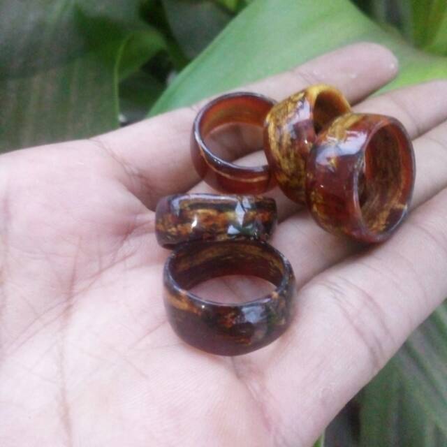 Cincin akar Bahar Merah Kristal