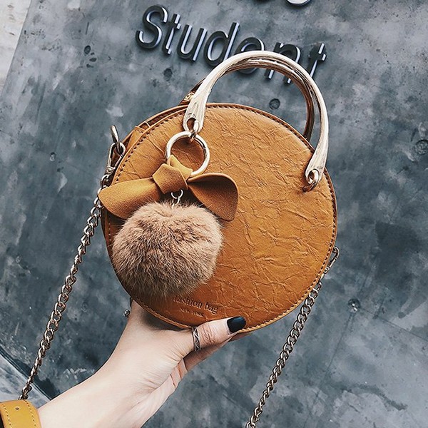 K8971 - BLACK/BROWN/PINK/RED  - TAS SLEMPANG BULAT ROUNDBAG FREE GANTUNGAN BULU POM POM JINJING TOTEBAG HANDBAG TAS WANITA FASHION IMPORT MODIS ELEGAN TERMURAH TERLARIS TERBARU BAGSTORE JAKARTA TAS BATAM BQ2221 LT1578 KPC8971 B00377 CR7270