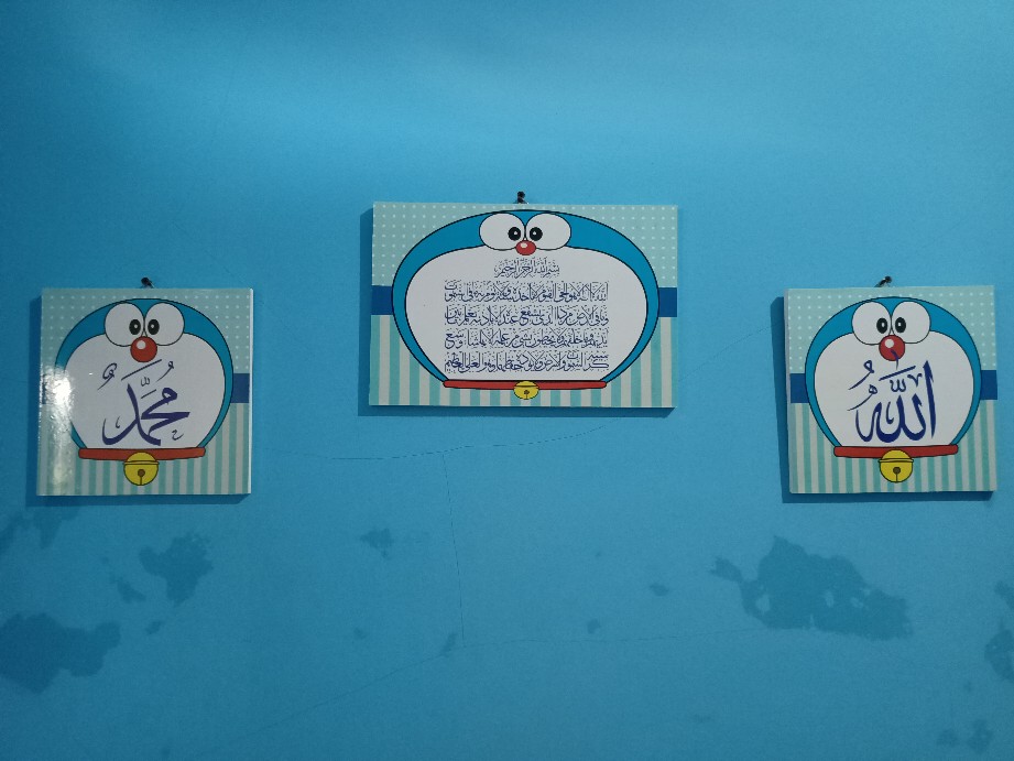 Paket Kaligrafi Allah Muhammad Dan Ayat Kursi Wall Decor Motif Doraemon Hiasan Dinding