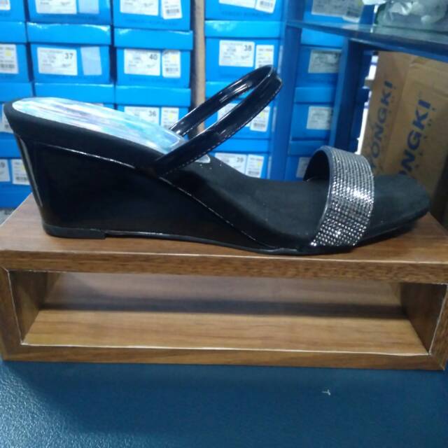 Sandal wanita wedges ORI Yongki Komaladi