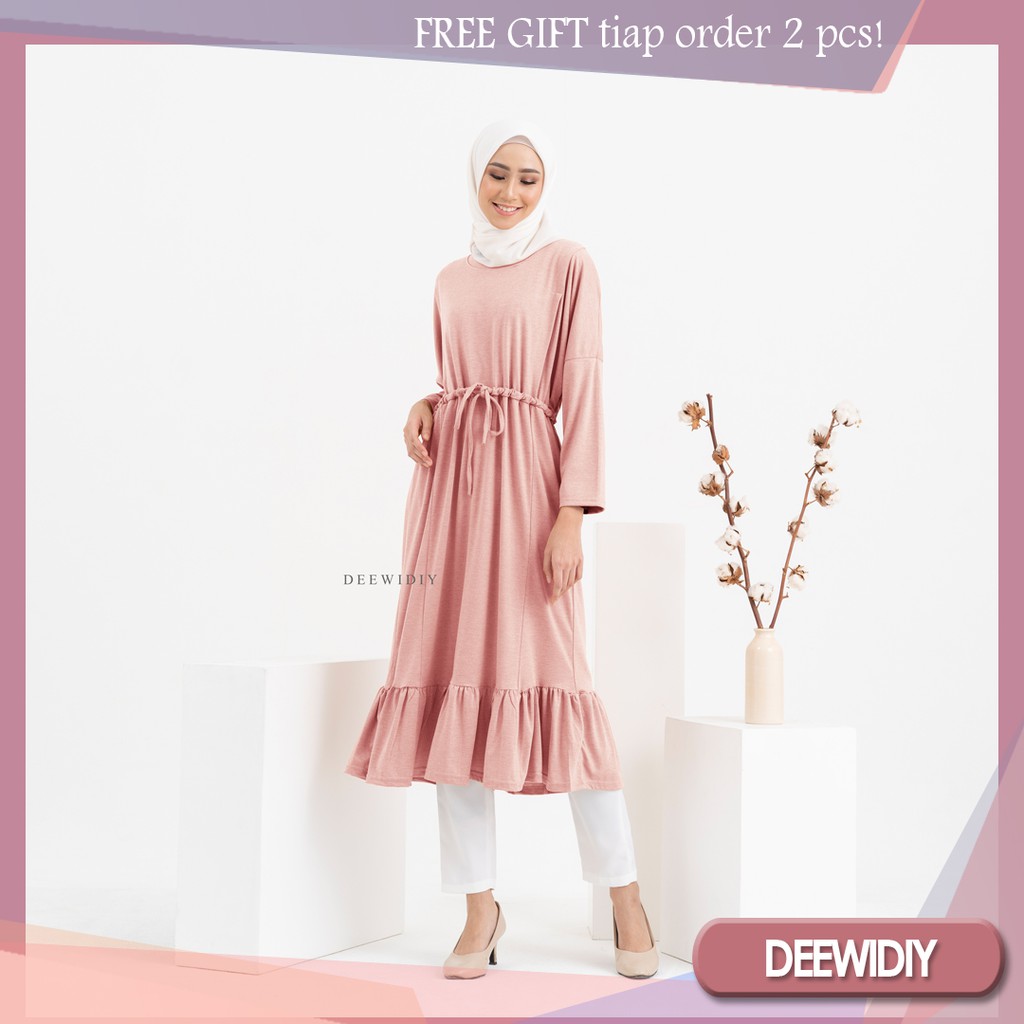 DEEWIDIY  SHAKILA TUNIK