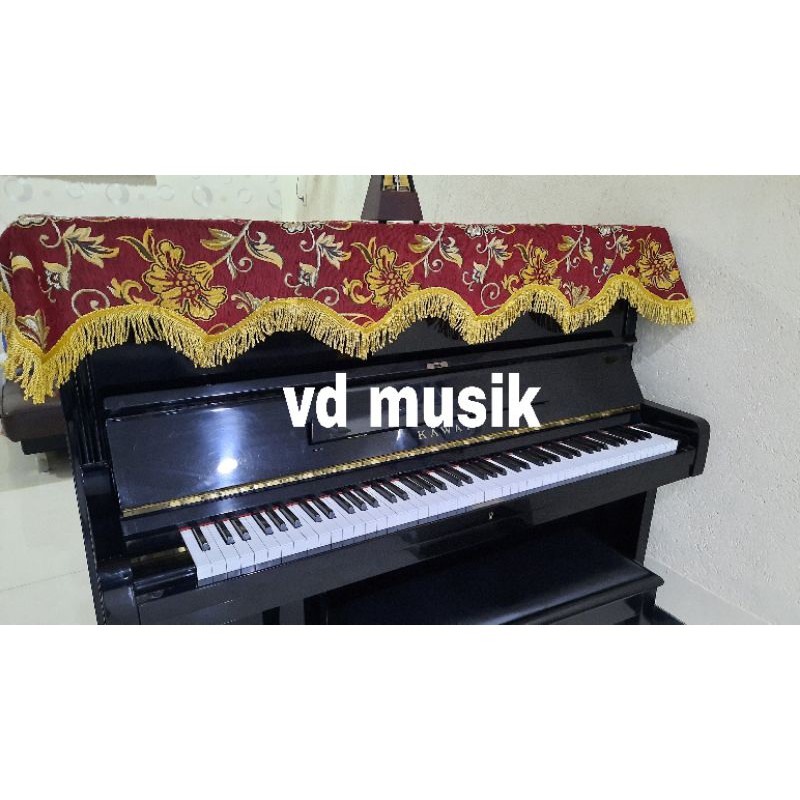 Cover piano batik