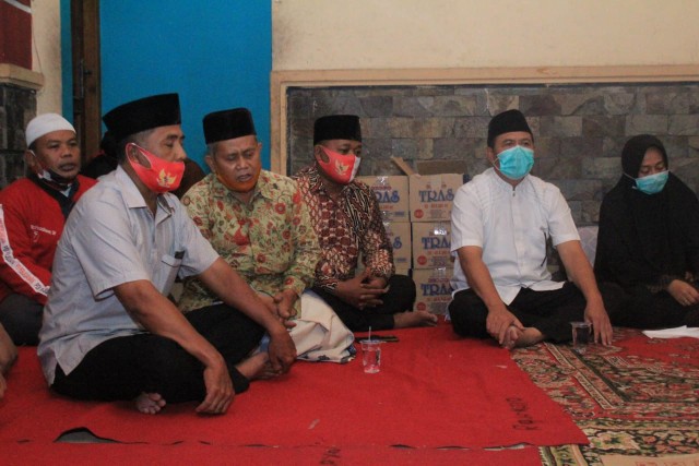 Kemeja Batik Pancasila / Batik Garuda / Katun Halus / Demokrasi / Negeri. / Indonesia / Hrb026 Katun