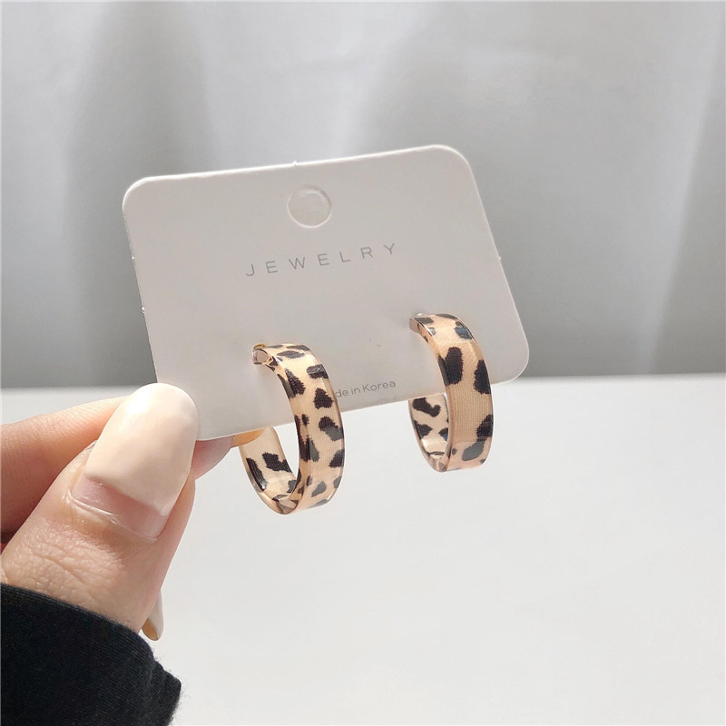 Anting Bentuk Lingkaran Motif Leopard Gaya Retro Bohemian Untuk Wanita