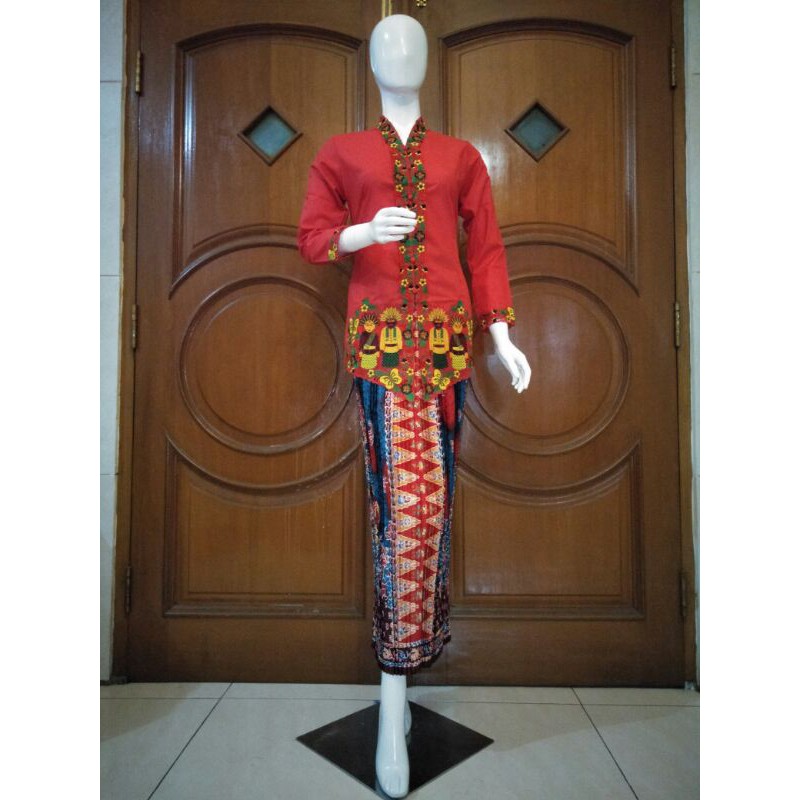 Baju kebaya encim & kainnya rok prisket tumpal
