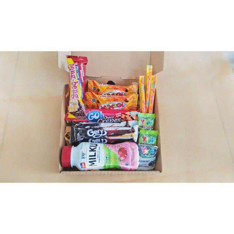 Jual Snack Box Hampers Jajan Bisa Custom Dan Safe Packing Sudah Free Kartu Ucapan