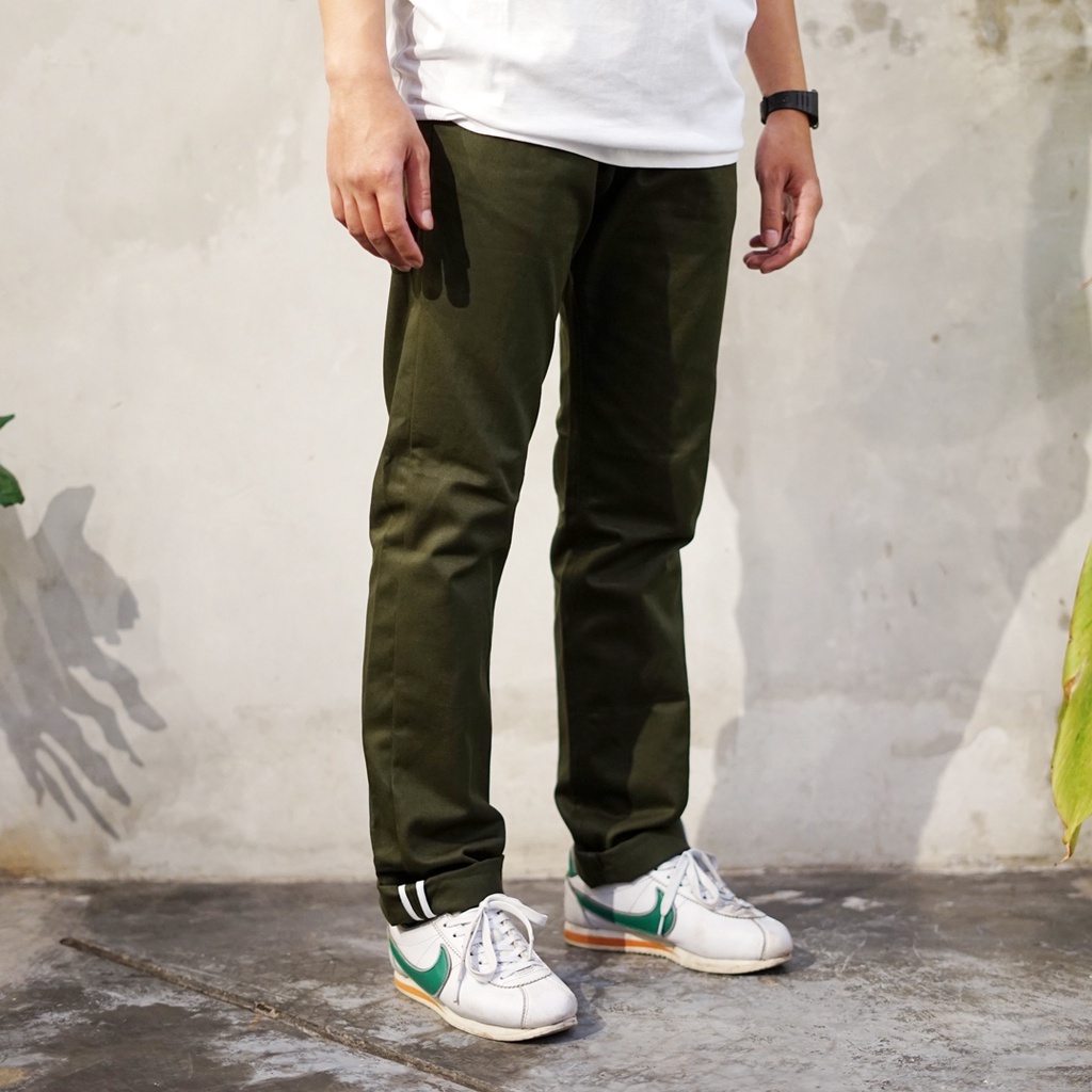 Whoopculture &quot;Muntjac&quot; Green Classic Chino