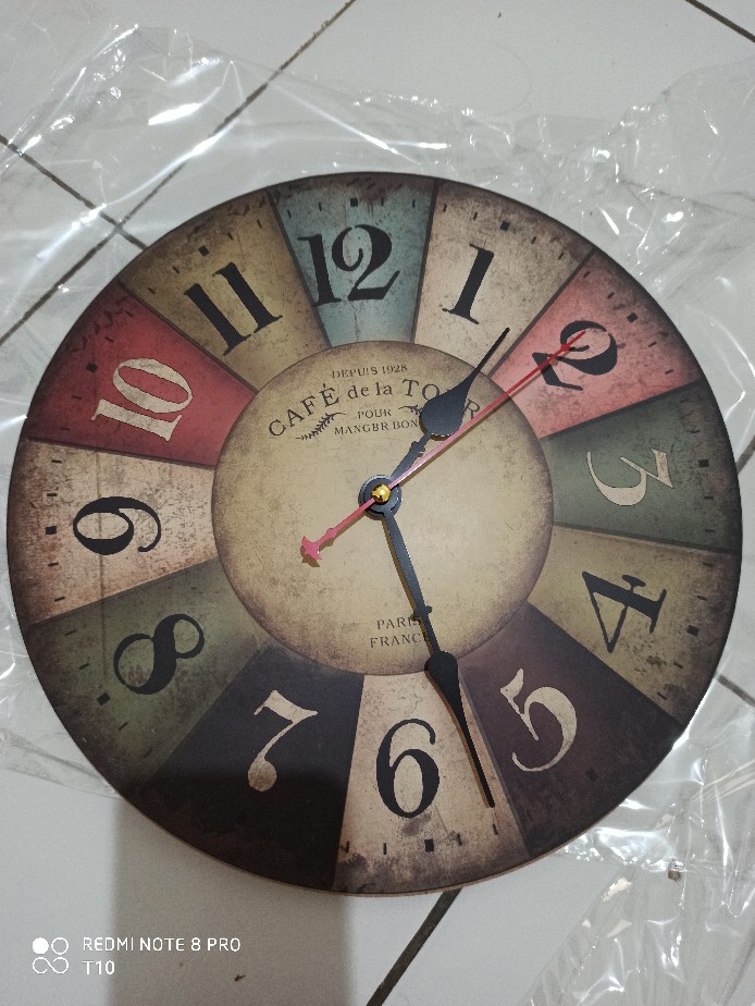 Jam Dinding Design Classic Vintage Bulat Quartz