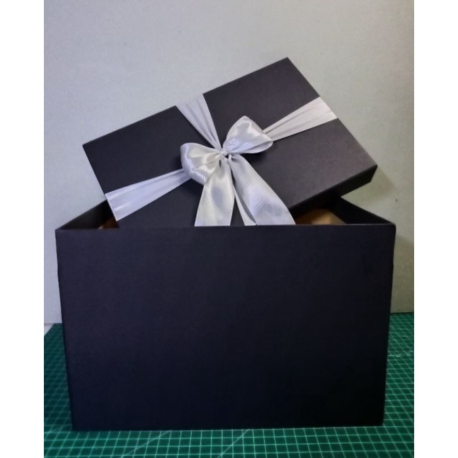

Gift Box Medium + Kotak Hadiah + 30X20X20 Cm