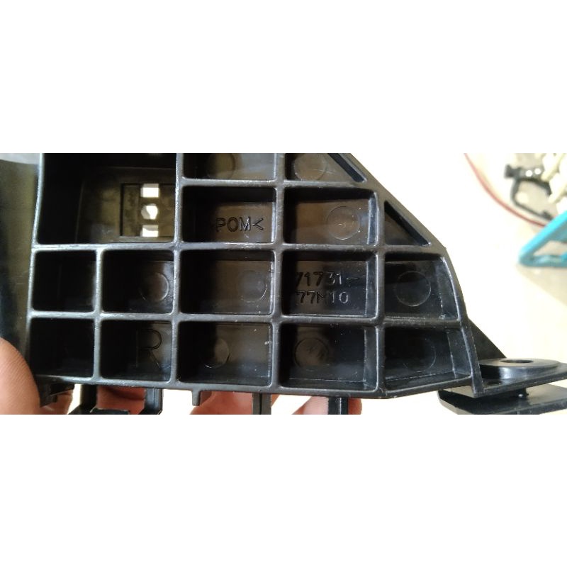 Breket Dudukan Bemper Depan Ertiga 2012 2015