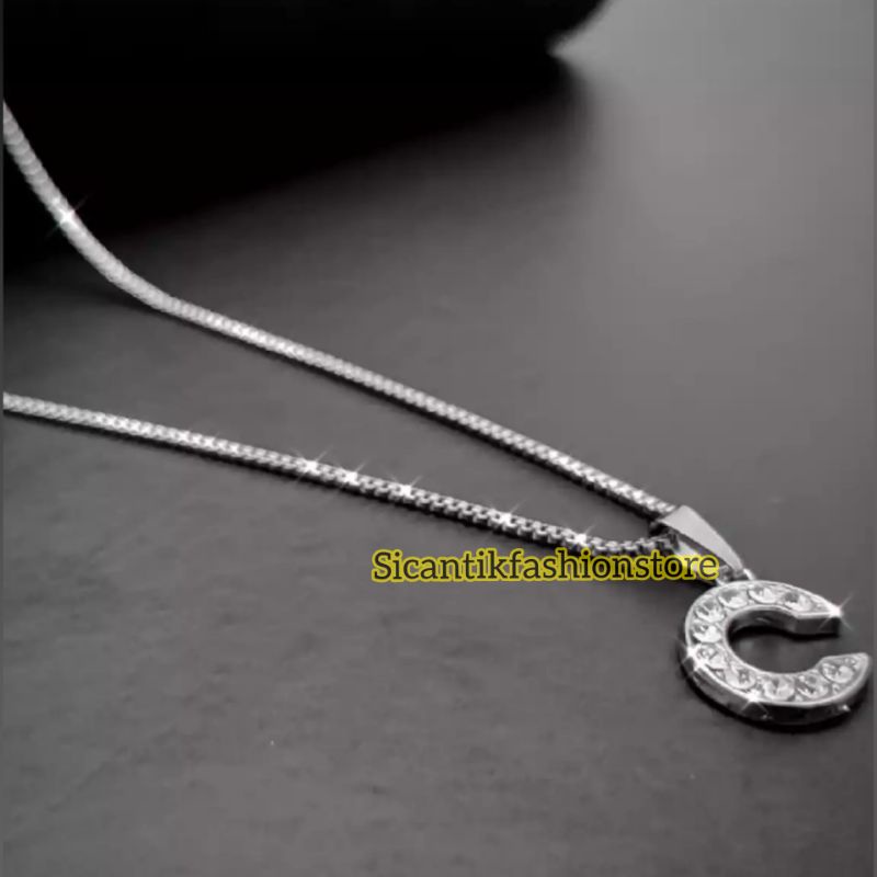 Kalung Titanium Liontin Huruf C Silver Fashion Wanita Pria Terlaris Anti Karat Tidak Luntur Mewah