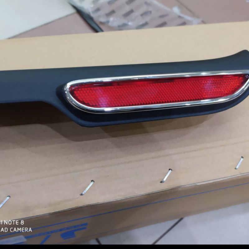 sillplate belakang mobil Brio 2018-up hitam dop reflektor embos