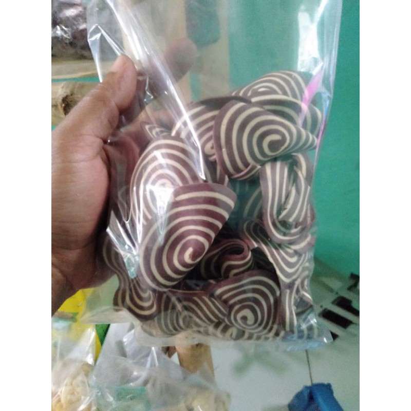 

camilan kuping gajah hitam