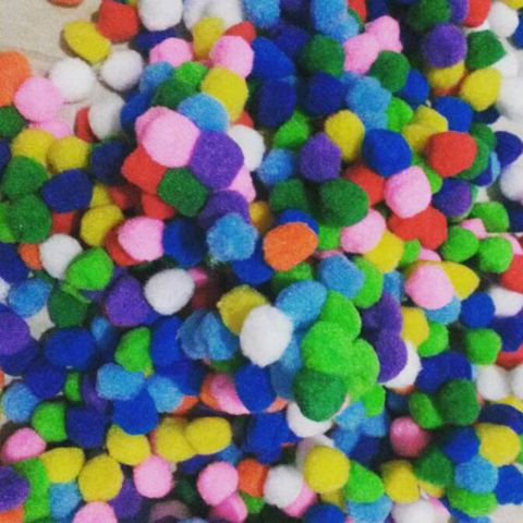 

pom pom 1.8 cm (1 pak isi 50 pcs)