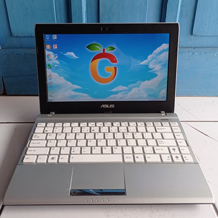 Asus 1225C Warna silver RAM 2GB HDD 320GB 12 inch Netbook Bekas