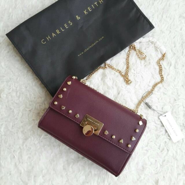 TAS CHARLES N KEITH PUSHLOCK STUDED MAROON