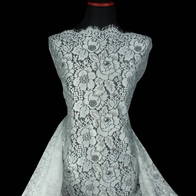 Brokat Perancis Exclusive Motif Bunga Mawar (Putih) (Alta Moda)*