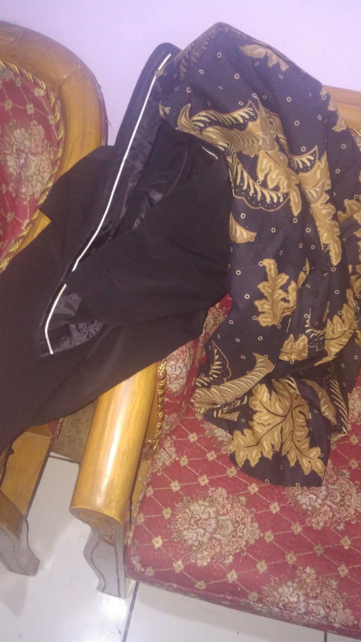 Godongan Ireng Kemeja Batik Pria Lengan Pendek Lapis Furing Katun Primisima Batik Solo