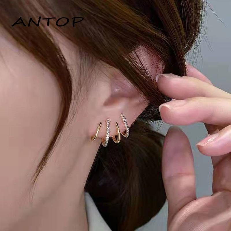 Anting Bentuk Geometris Aksen Berlian Bahan Metal