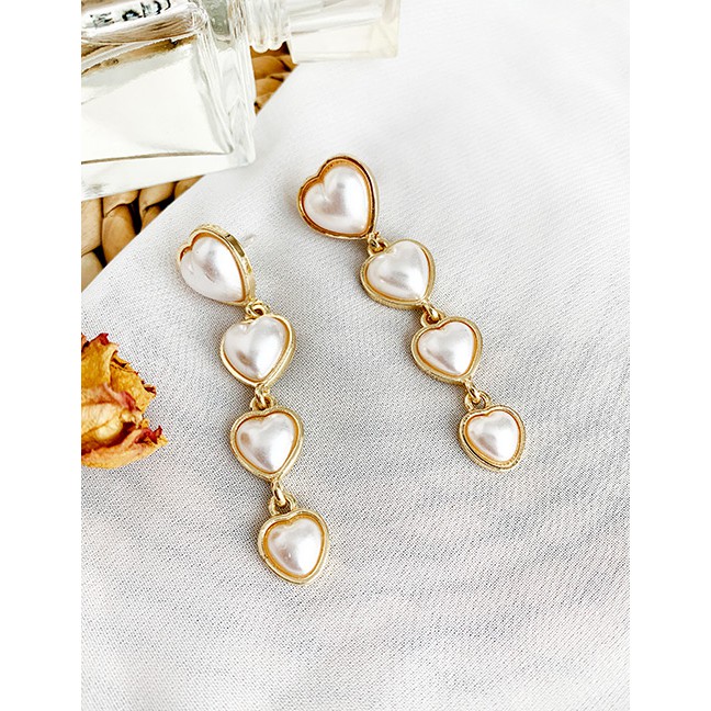 LRC Anting Tusuk Fashion Gold Alloy Pearl Love Stud Earrings F91337