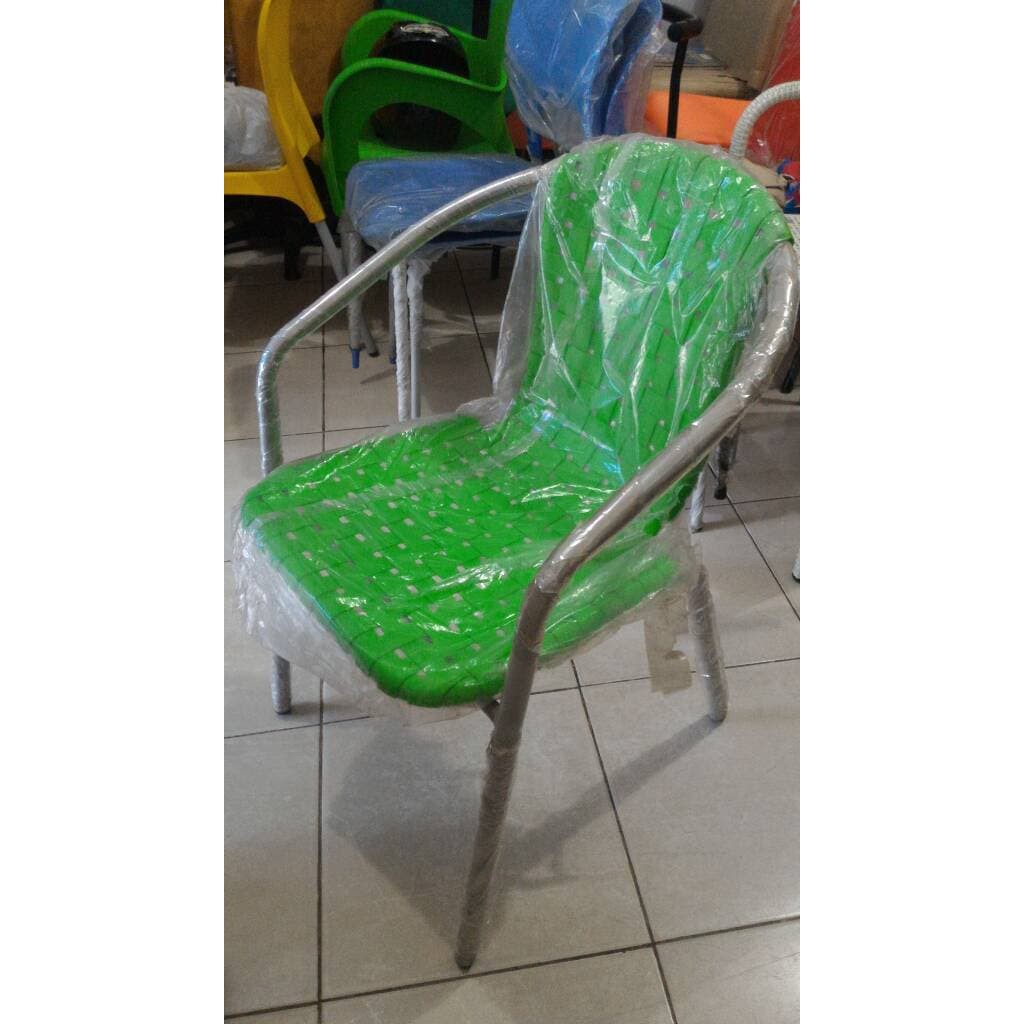 107 Kursi Plastik Kaki Besi Hugo HD