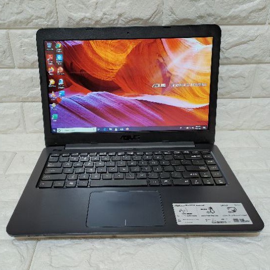 Laptop Asus E402Y Amd E2-7015 Radeon R2 1.50GHz Ram 4GB Harddisk 1TB