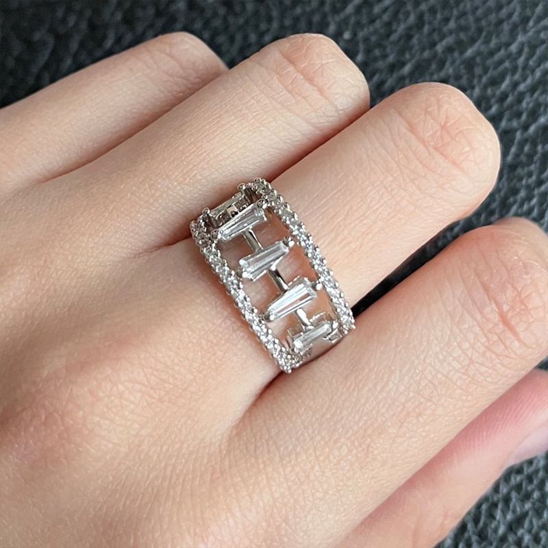 Cincin Wanita Model Hollow Geometris Bahan Cubic Zirconia Warna Putih Untuk Pesta