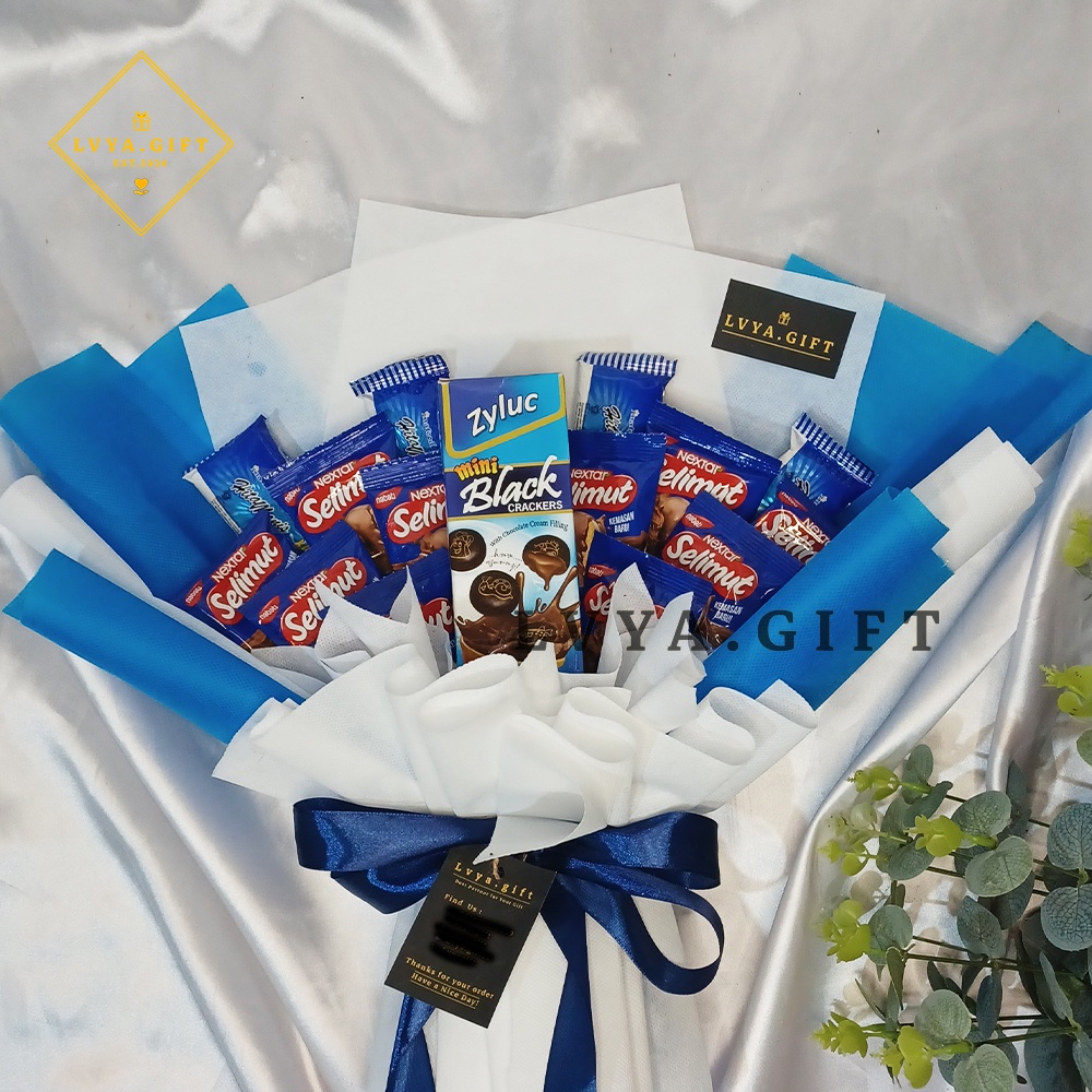 (SNACK 0051) Lvya.gift Buket snack tema putih-biru | Buket biru | Buket bisvit selimut | Buket snack wisuda | Buket snack ulang tahun | Buket anniversary | Buket hari guru | Buket hari ibu | hadiah wisuda | kado ulang tahun