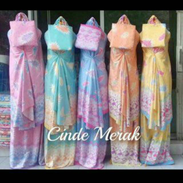 Mukena bali corak cinde merak