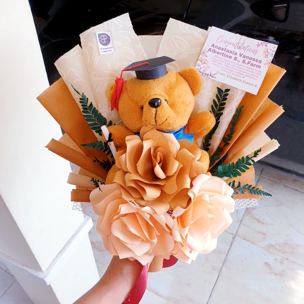 Buket praktis doll and flowers