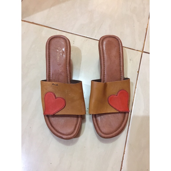 Preloved sandal Fladeo