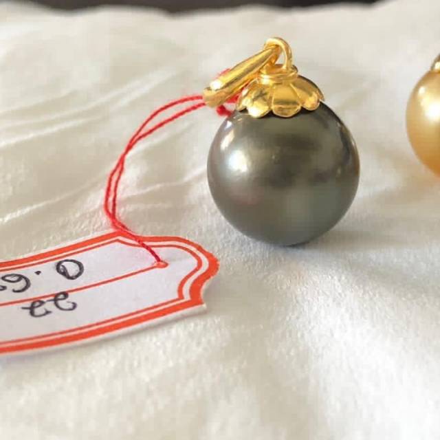 Liontin emas mutiara air laut