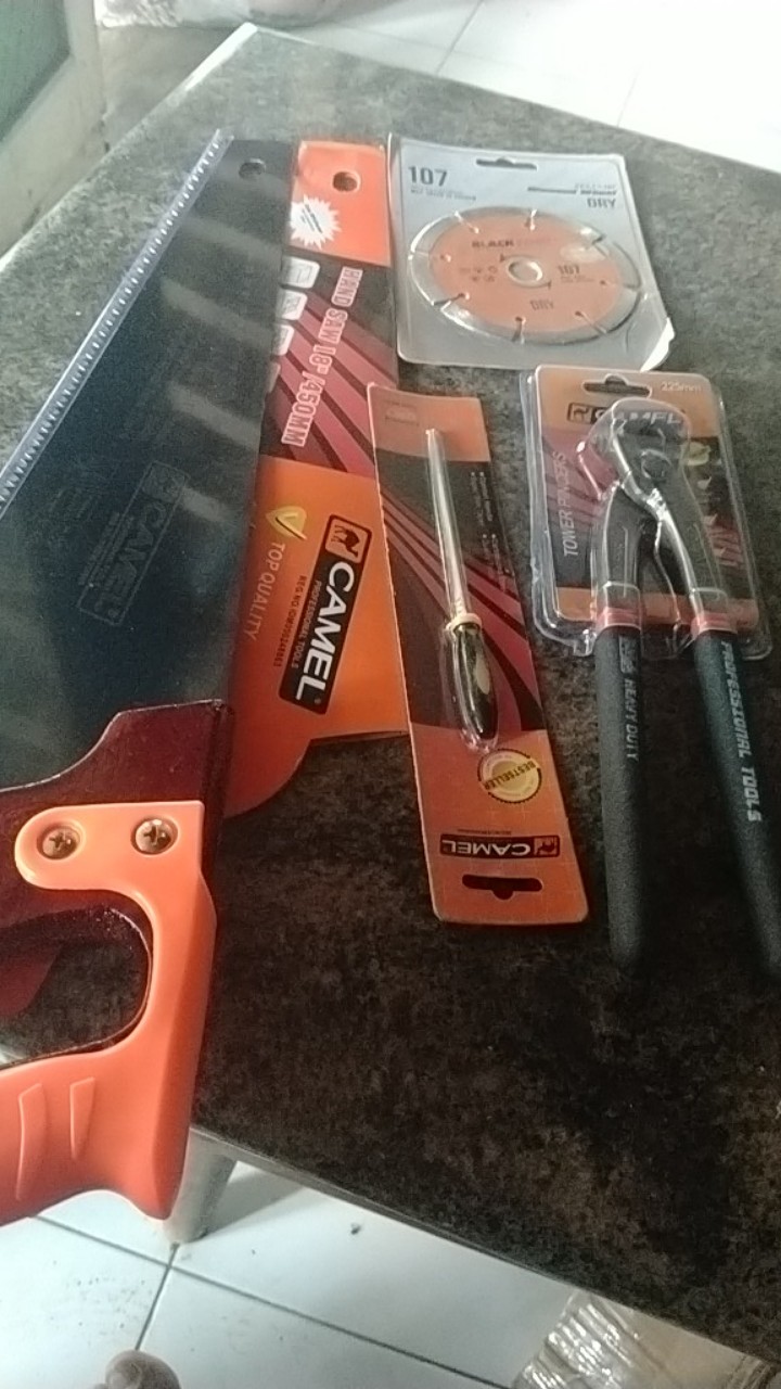 Gergaji Kayu Gagang Kayu Lapis Karet camel # 18 Per Pcs