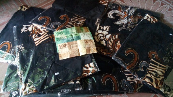 Baju Batik Pria Sutra Prada M L Xl  Atasan Kemeja Batik Lengan Panjang Original