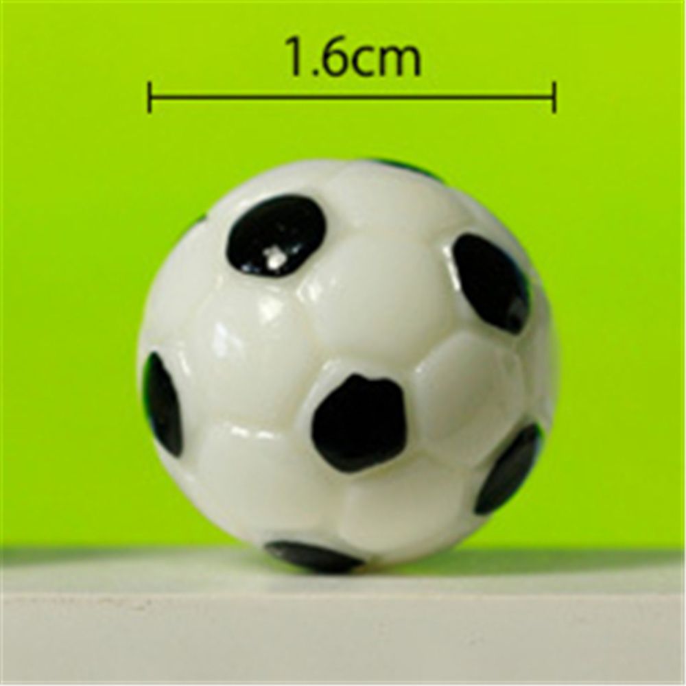 4pcs / Set Mainan Miniatur Bola Sepak Bahan Resin Untuk Dekorasi / Kerajinan Tangan