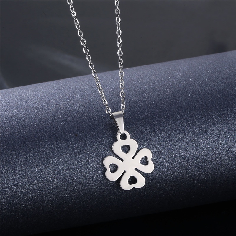 Korea fashion four-leaf clover klavikula rantai liontin sederhana stainless steel Kalung dan liontin