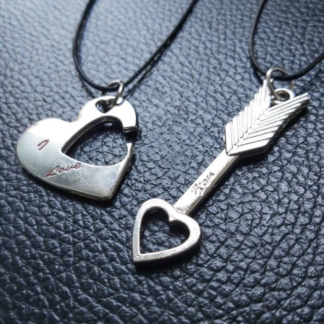 Kalung couple panah dan hati titanium aksesoris hafiah valentine anniversary murah meriah