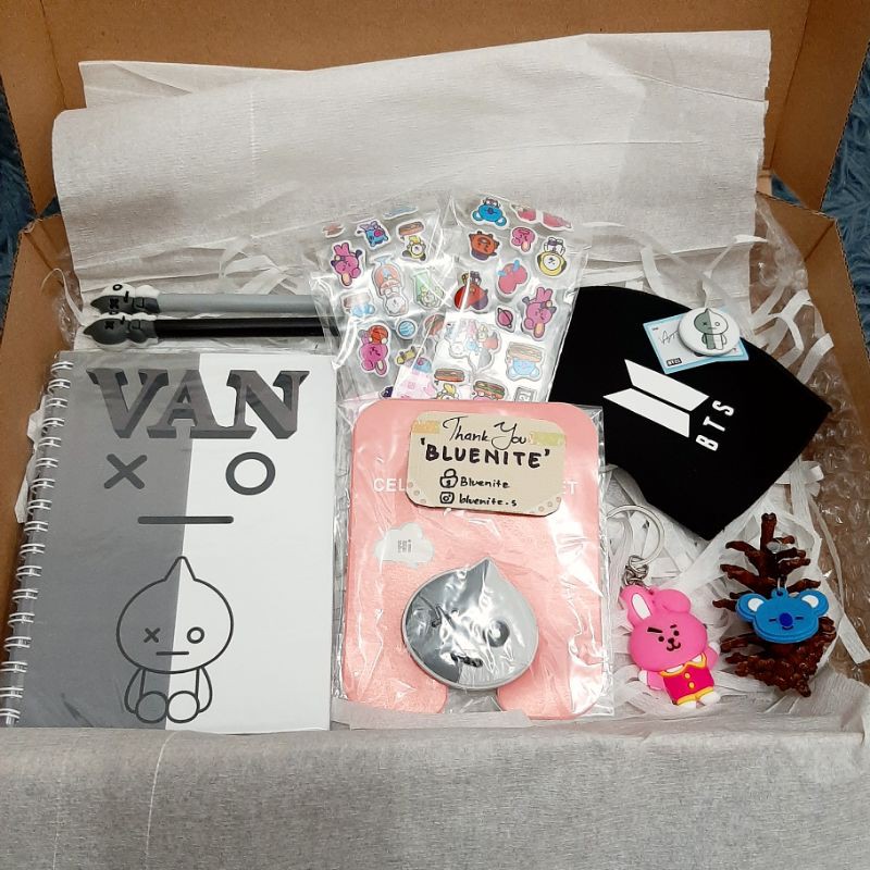 

Hampers BT21 - Van Mix