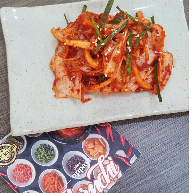 

Terbaru 3.3 kimchi SAWI RASA PEDES korea 200 gram halal original