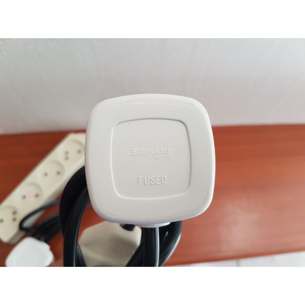 travel adapter / stop kontak luar negeri (best quality)