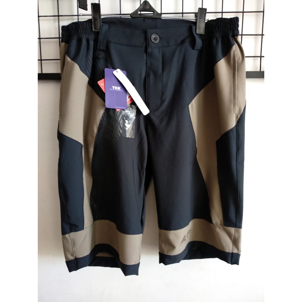 CELANA PENDEK AREI REI HIGHLANDER Original