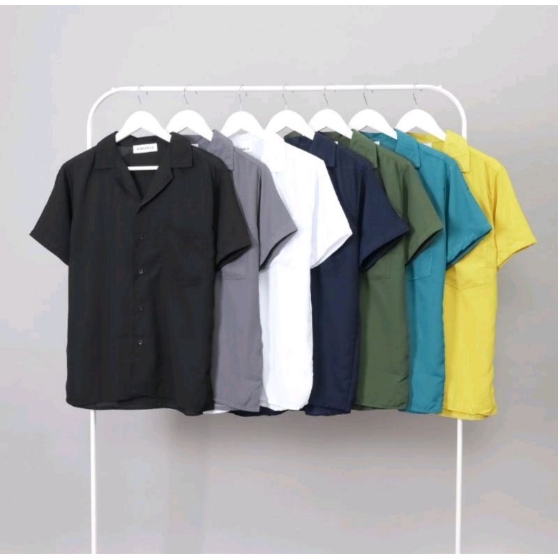 Kemeja polos pria /kemeja lengan pendek /kemeja polosan top men/baju kemeja pria oxford kemeja terbaru kerah v model paling terbaru 2021