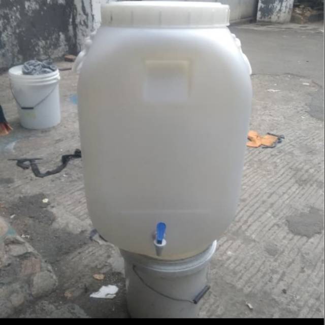 Tong plastik/ drum gentong air putih / ember vcuci tangan gentong kran tong kran