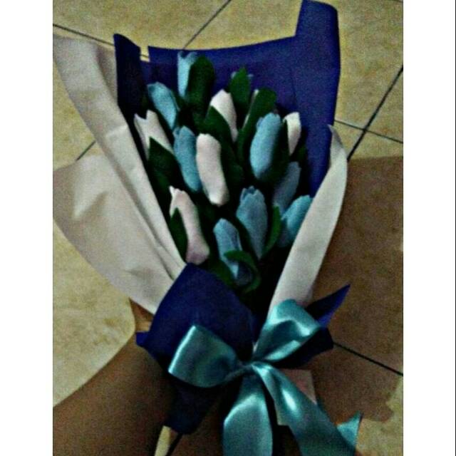 Buket wisuda / hand buket / buket bunga tulip kecil-kecil