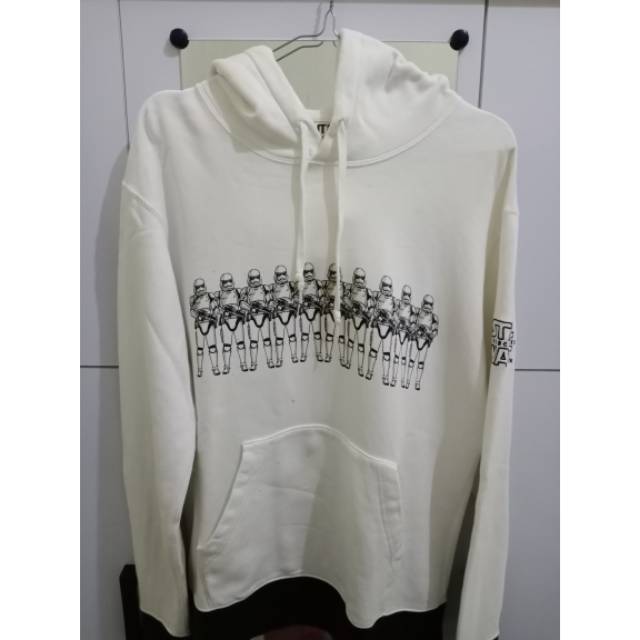 HOODIE UNIQLO x STARWARS

SIZE M FIT TO L