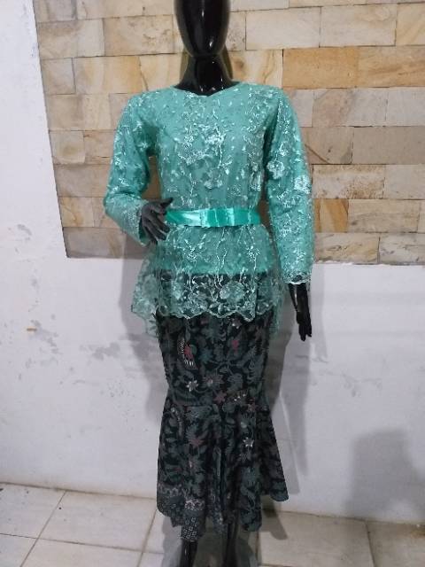 Set Kebaya tulle bordir gliter pinquin